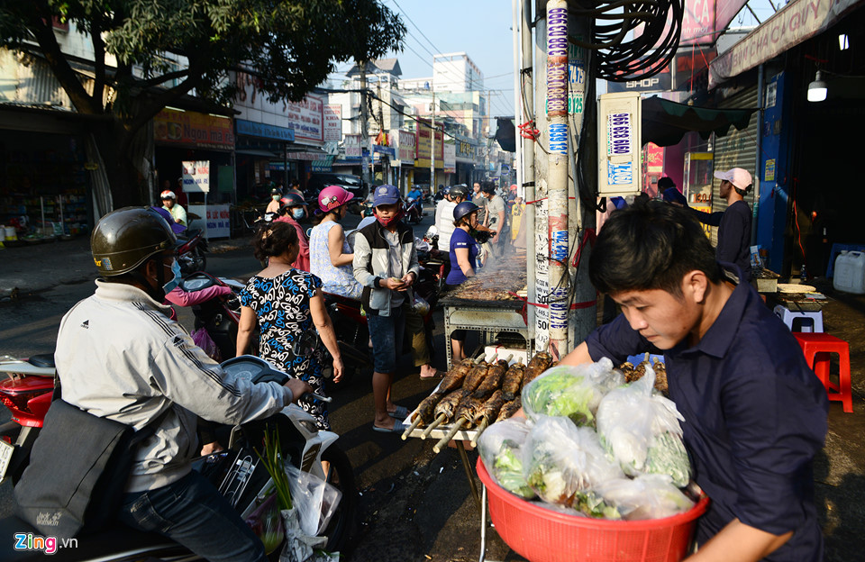 Chủ quán Sài Gòn nướng 3.000 cá lóc bán ngày Thần Tài